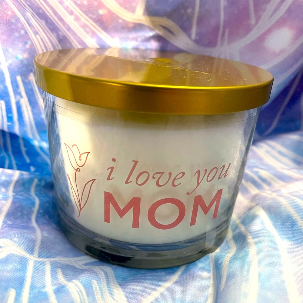 Chesapeake Bay Candle “i Love You Mom” 11 Oz. Yankee Candle.